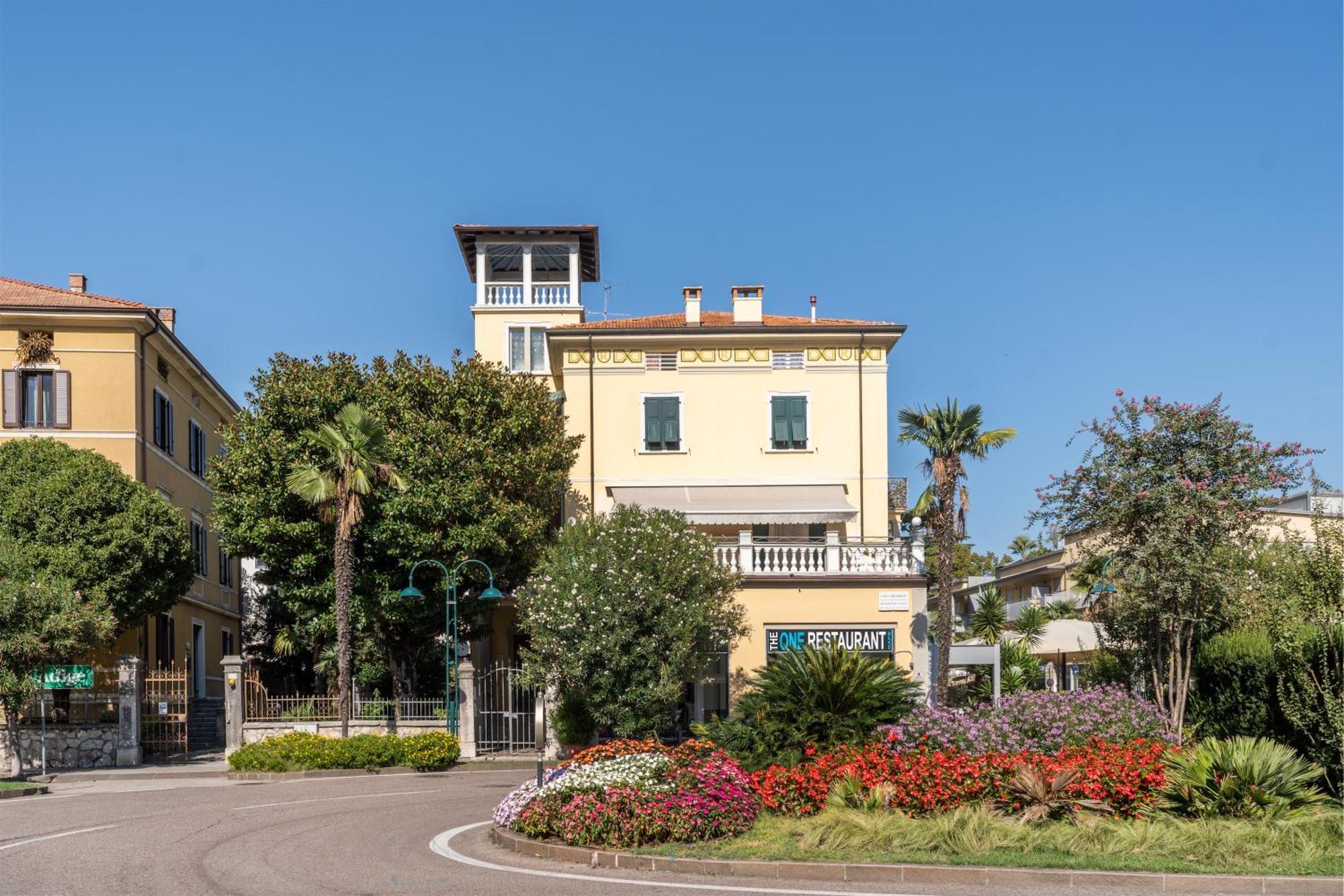 Villa Liberty - Next To Fraglia Vela Riva Buitenkant foto